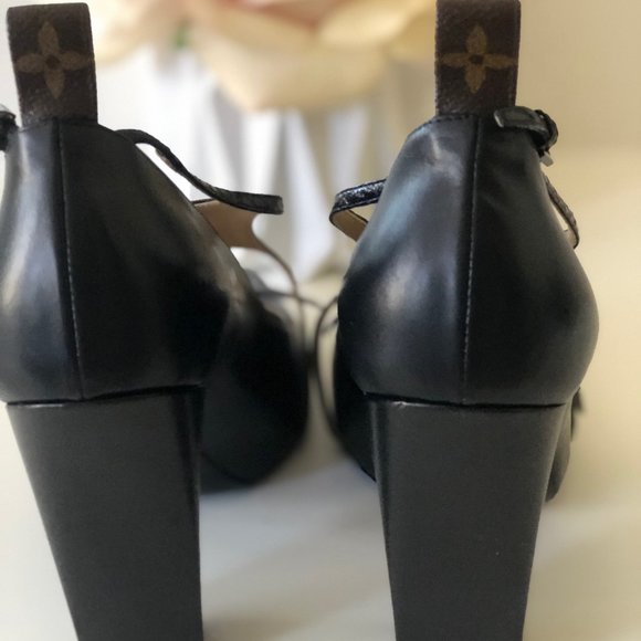 Louis Vuitton Headline Cross Black Leather Pump - Picture 2 of 8